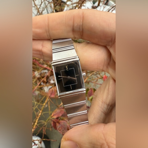 Vintage Yves Saint Laurent (YSL) Quartz Watch
Reference Number: 2200-221362 - Picture 3 of 13